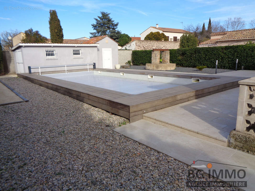 Villa F6/7 sur 1554 m2 de terrain avec garage et piscine - photo 2
