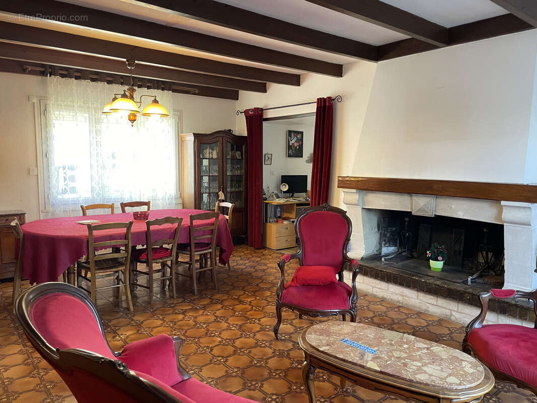 Maison à CROIX-CHAPEAU