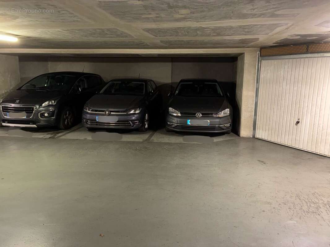 Parking à PARIS-9E