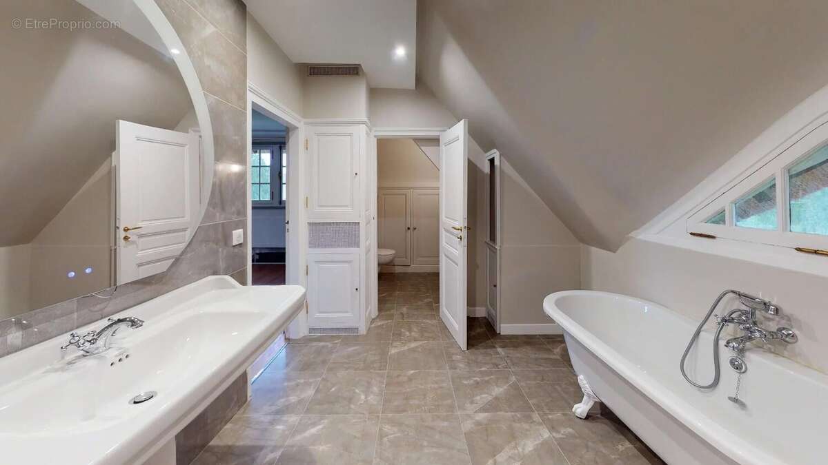 Maison à SAINT-NOM-LA-BRETECHE