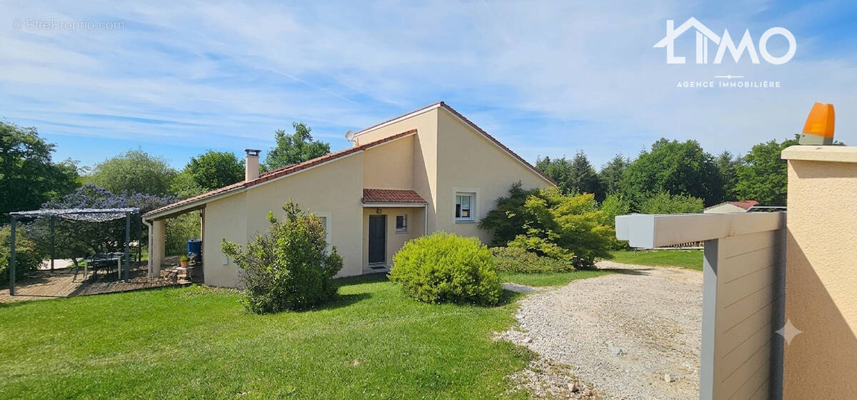 Maison à MEUZAC