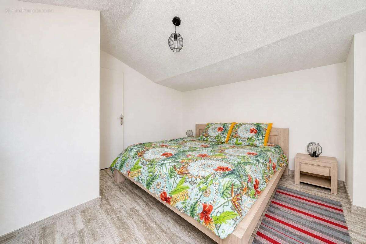Maison rénovée 5 pièces à Saint-Laurent-de-la-Prée - photo 5