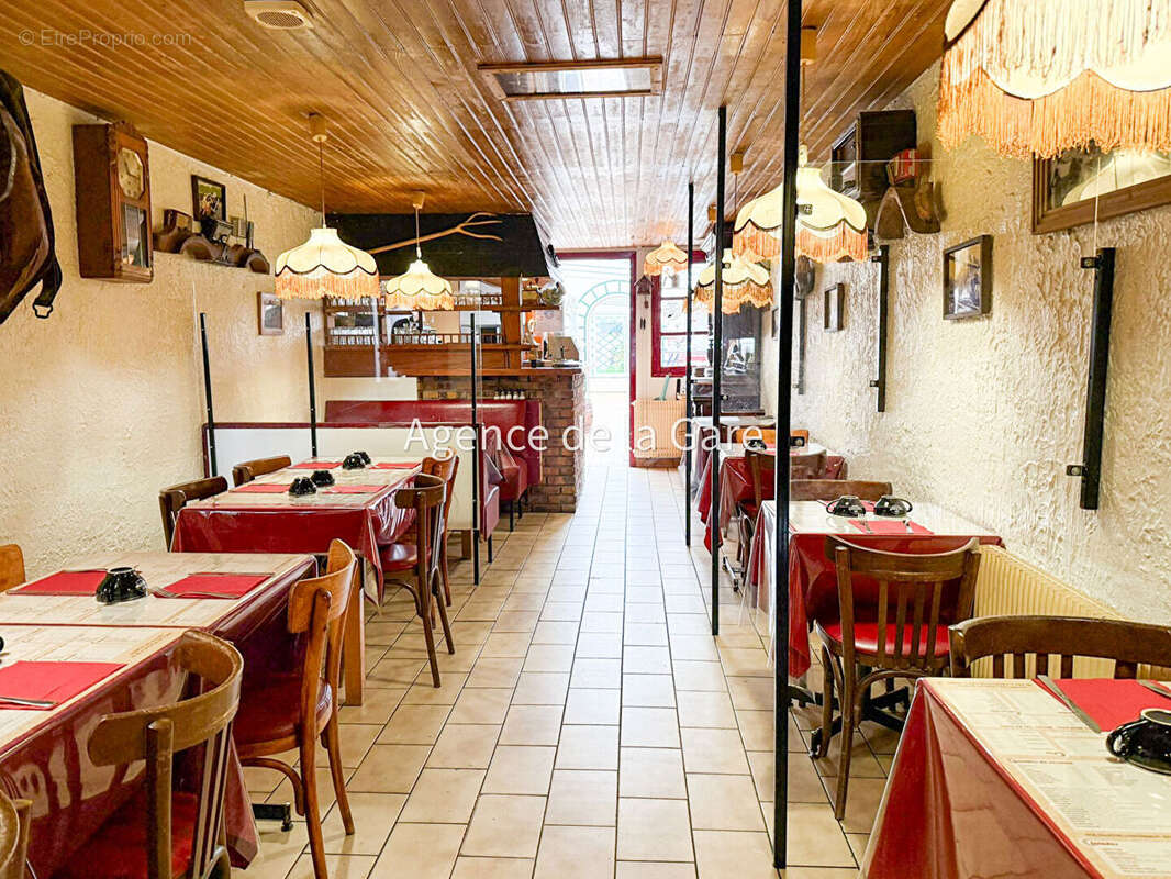 Commerce à HOUILLES