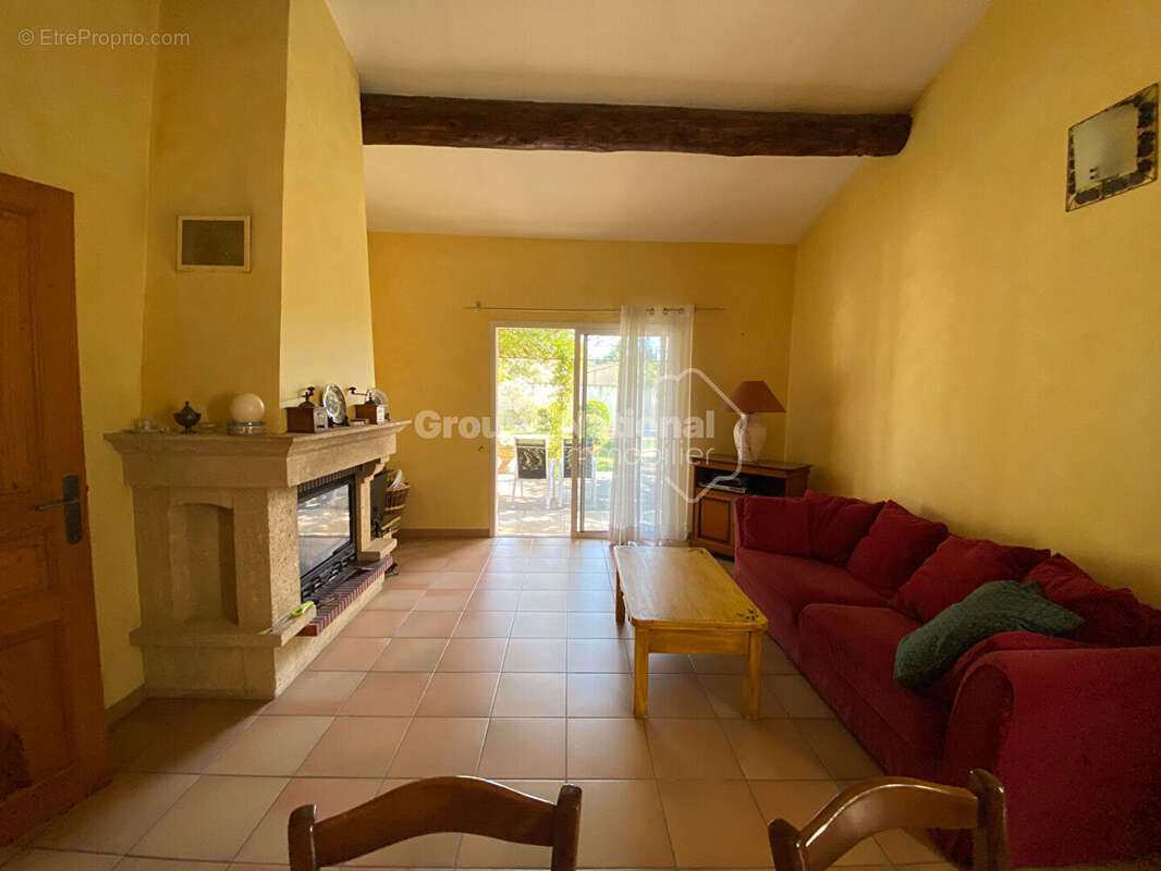 St Remy de Provence, maison + 2 appartements + piscine sur 1234 m² de terrain - photo 2