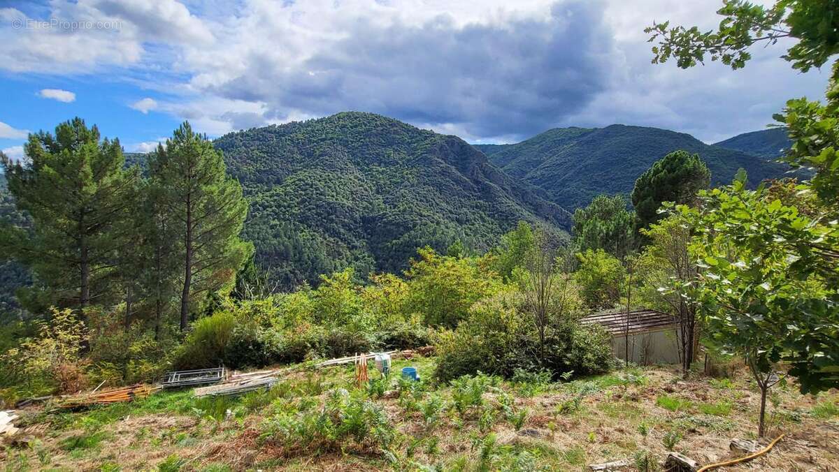 Maison à SAINT-MELANY
