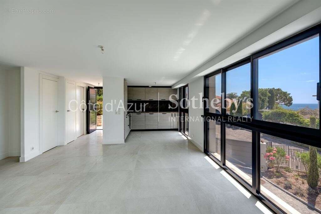 Appartement à VALLAURIS