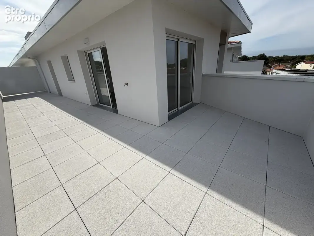 Dernier étage - Grande terrasse - 2 parkings -- Notaire réduits - photo 12