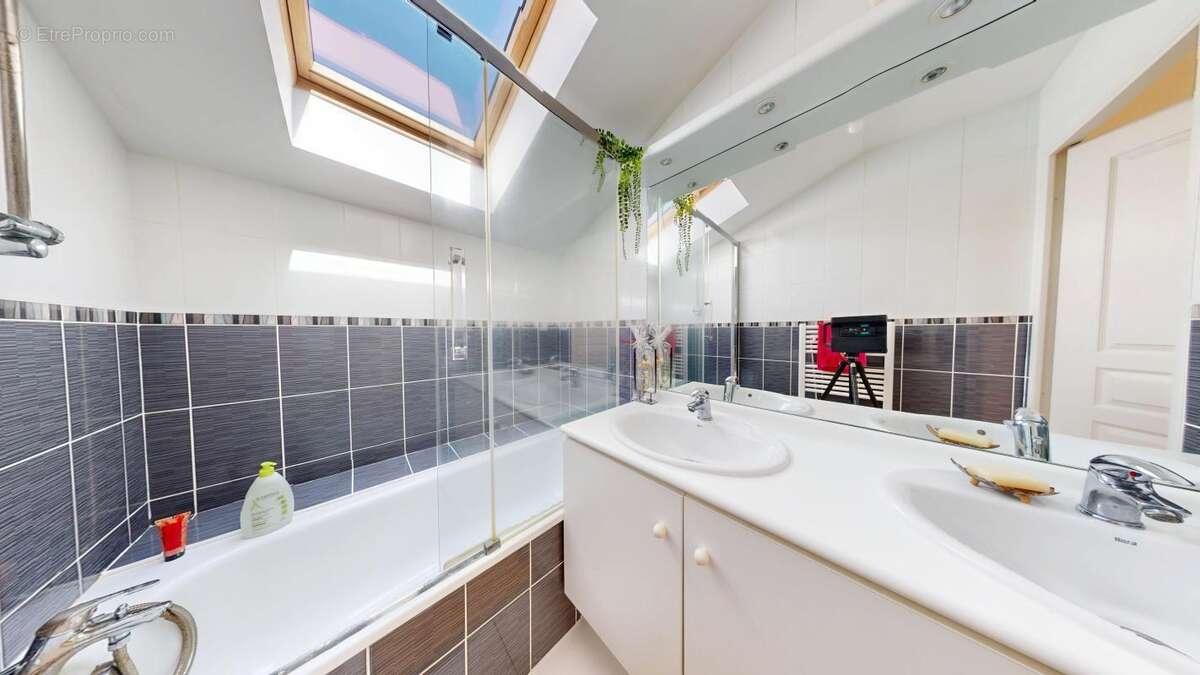 Superbe duplex T5 de 116 m² au cœur de Neyron - photo 6