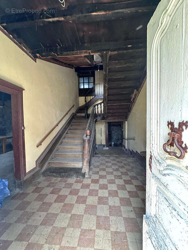 Maison à LACROIX-BARREZ