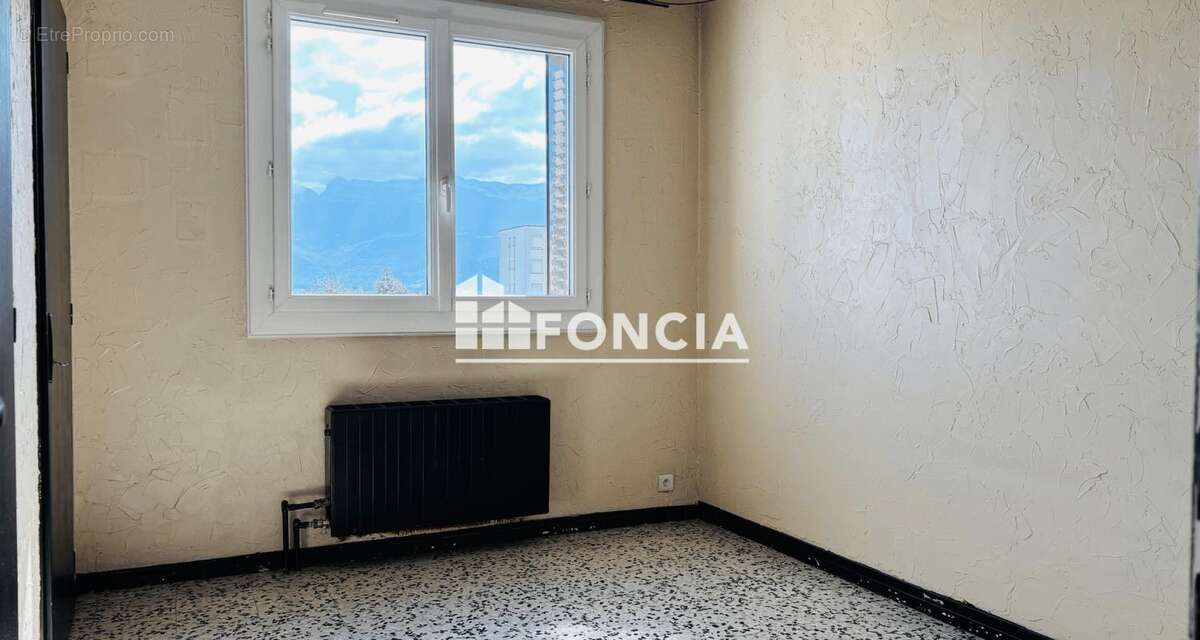 Appartement à SAINT-MARTIN-D'HERES