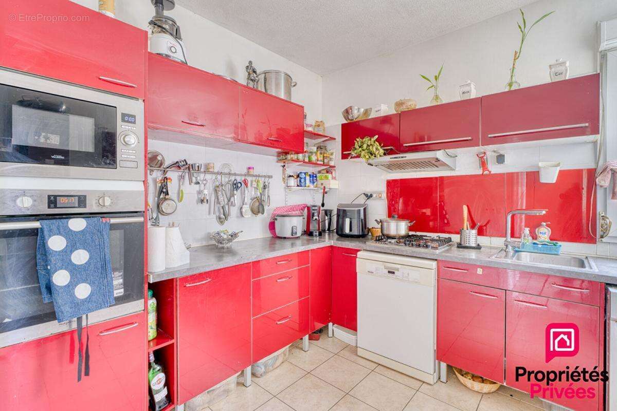 T4 traversant, lumineux avec balcon - Garage fermé possible - photo 3