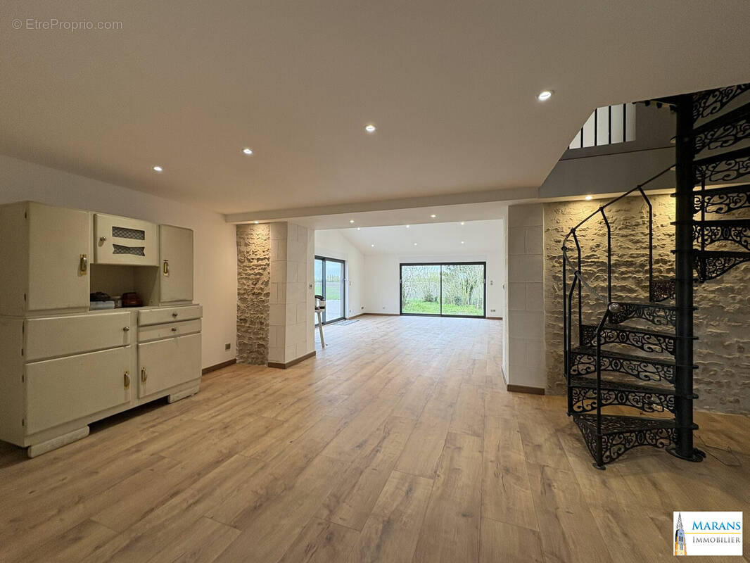 Maison à VOUILLE-LES-MARAIS