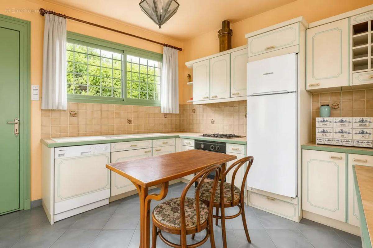 Villa avec piscine, vue sur collines, mer et lac + maison d'amis - photo 10