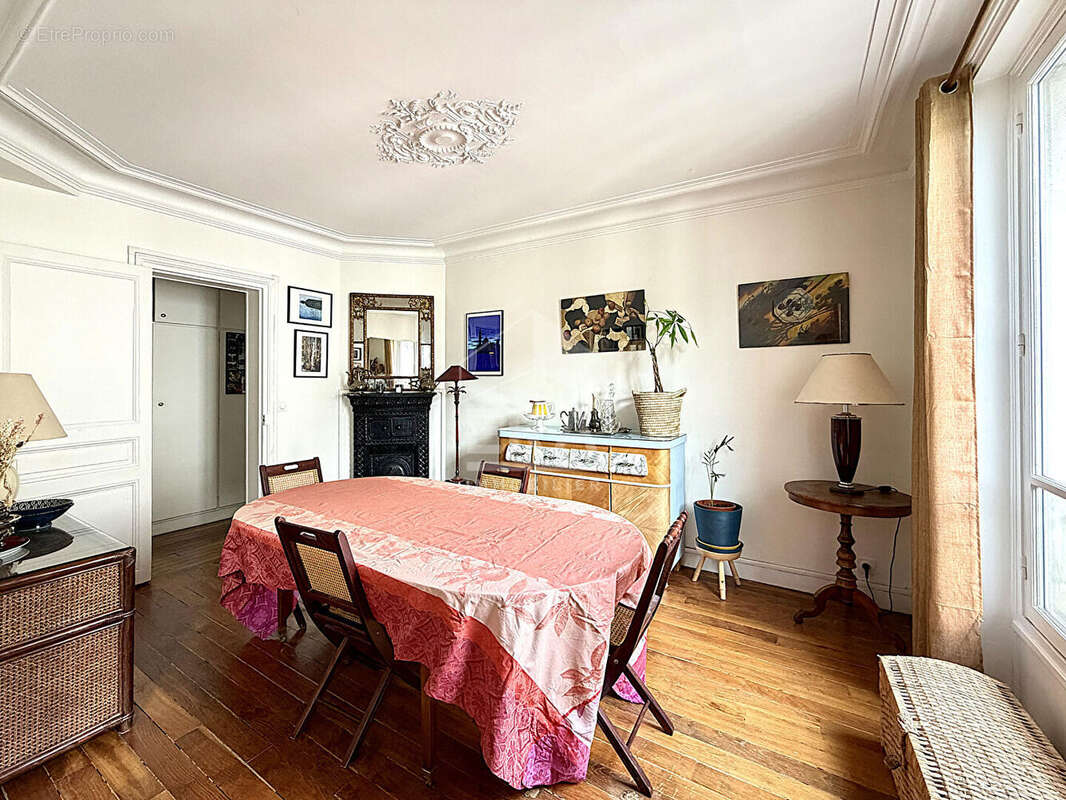 Appartement à NEUILLY-SUR-SEINE
