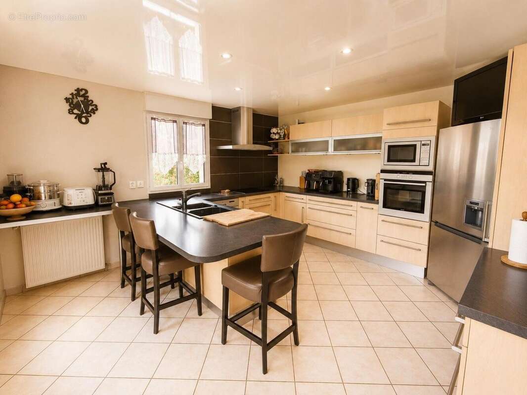 Maison 187 m² à Magny-Le-Hongre  - photo 5