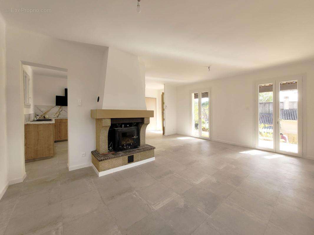 Maison à VINON-SUR-VERDON