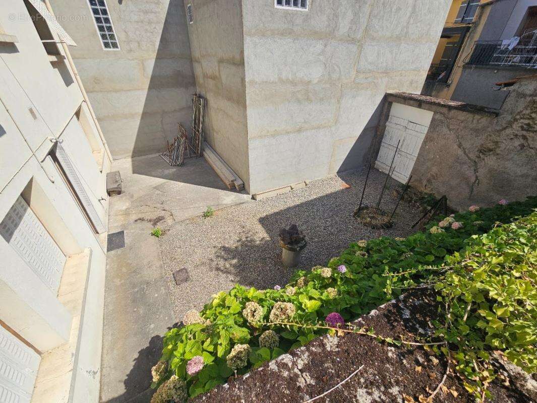 Maison à vendre 7 pièces - 180 m² - Extérieurs - 2 garages à VERTAIZON (63) - photo 6