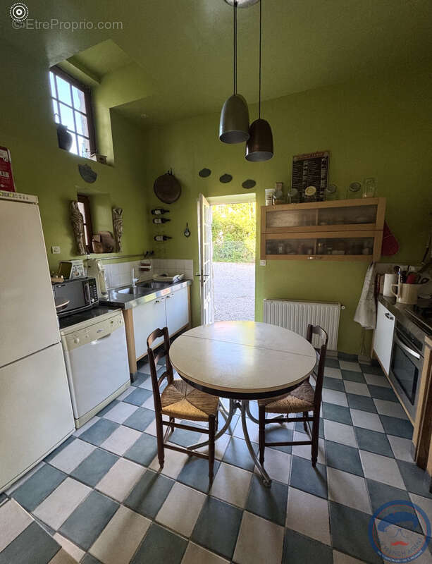 Maison en pierre de 189 M2 avec piscine, jacuzzi et sauna au prix de 388 500euros FAI. - photo 3