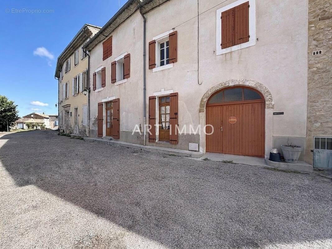 Maison à ROBION