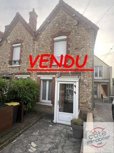 Maison à DOURDAN