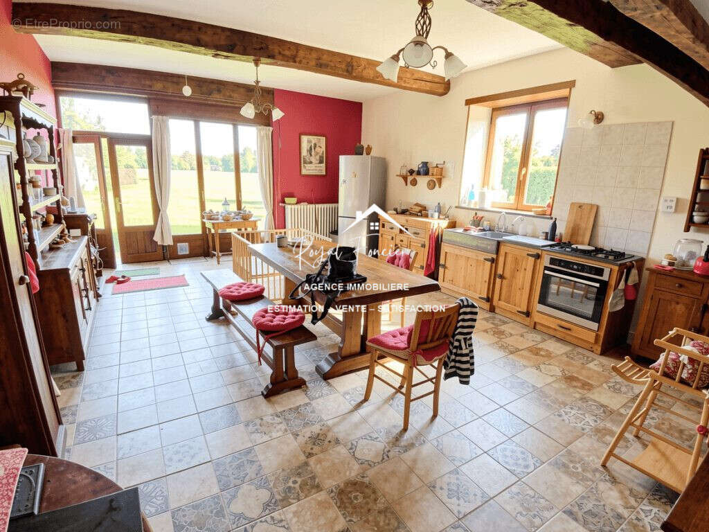 Maison à SAINTE-MAURE-DE-TOURAINE