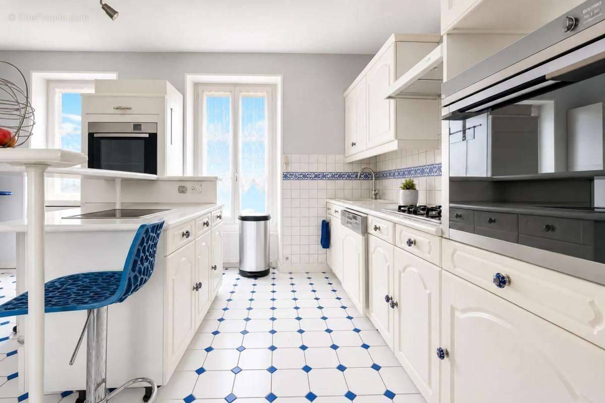 Maison de caractère de 7 pièces de 186 m² à Chécy - photo 4
