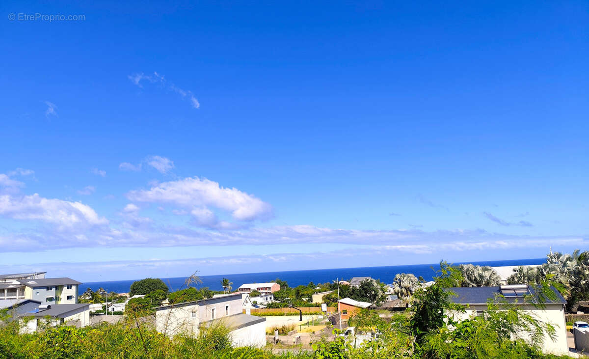 Terrain à SAINT-PIERRE