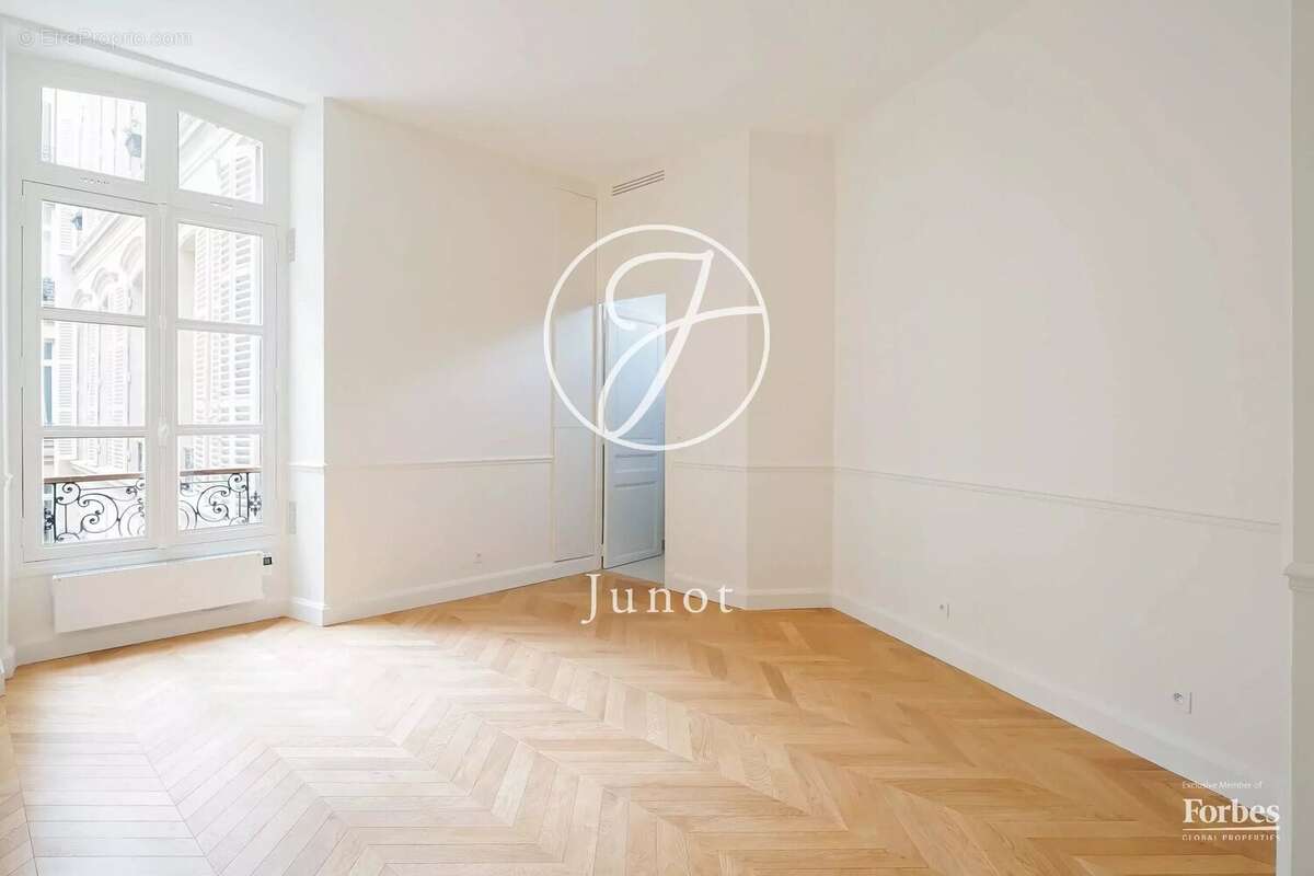 Appartement à PARIS-8E