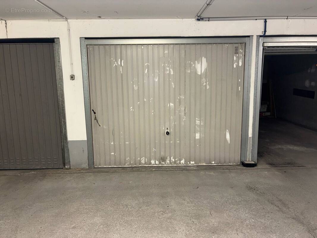 Parking à NEUILLY-SUR-SEINE