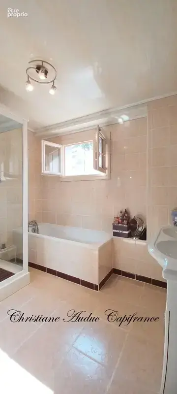 Charolles à 5 minutes, Maison en pierres, rénovée, de 128 m² avec grange attenante aménageable, sur terrain de 2 357 m² - photo 21