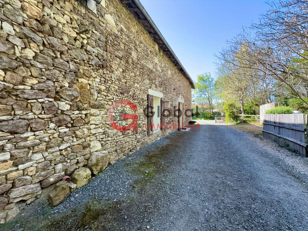 Maison à EXIREUIL