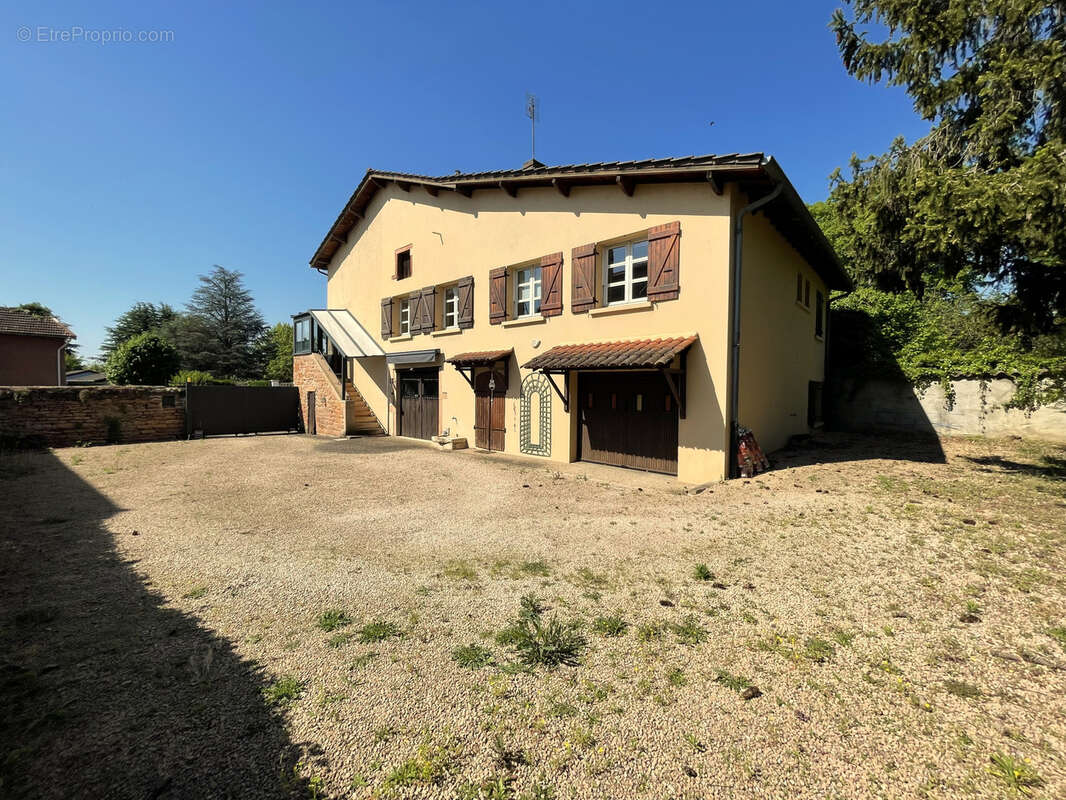 Maison à CHARNAY-LES-MACON
