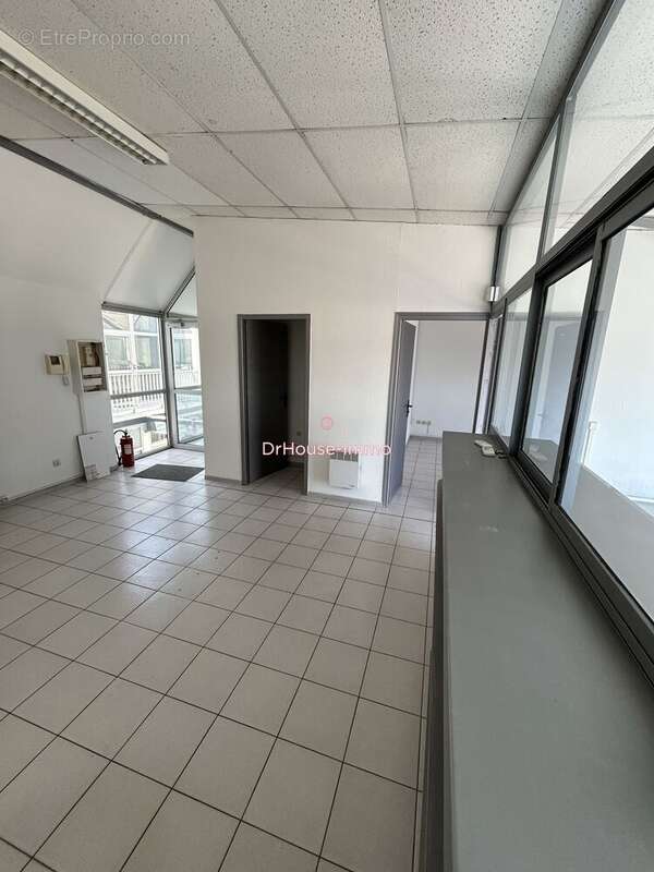 Commerce 49 m² à Cabestany  - photo 4