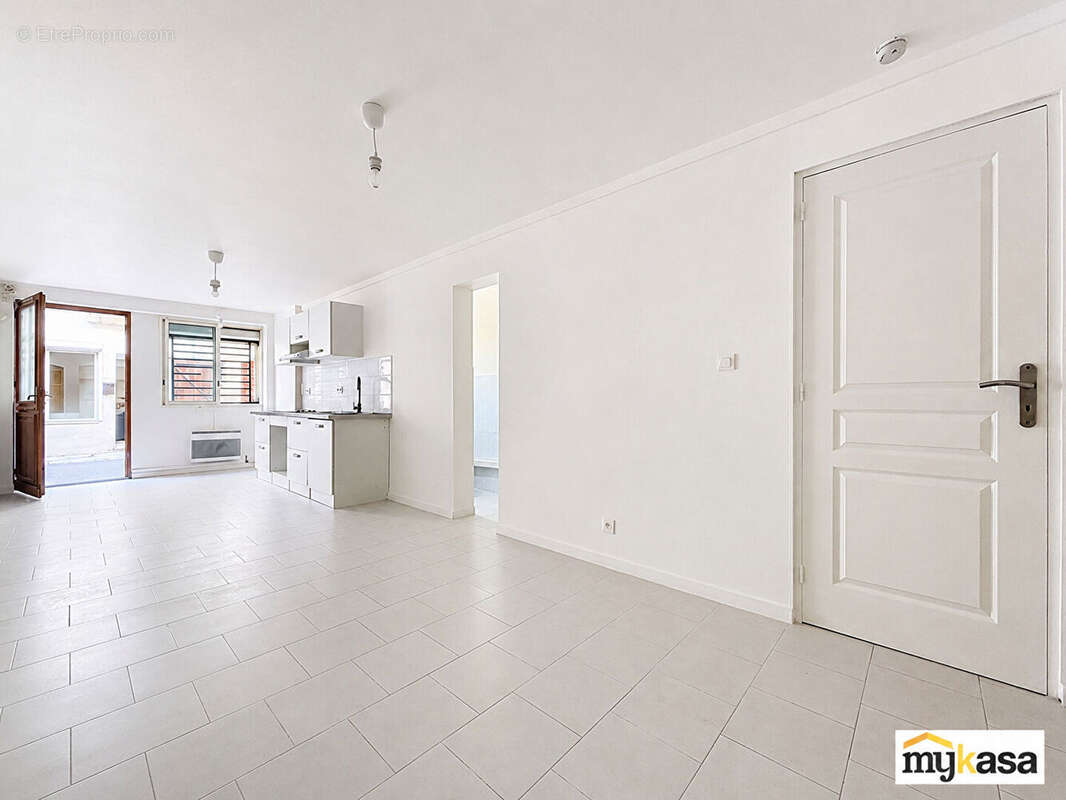 Appartement Martigues 1 pièce(s) 38 m2 - photo 3