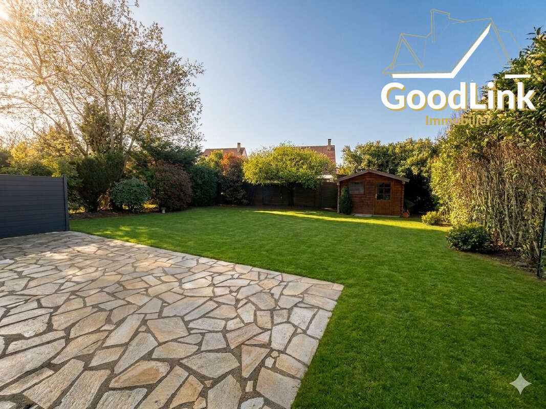 Maison à LE COUDRAY-MONTCEAUX