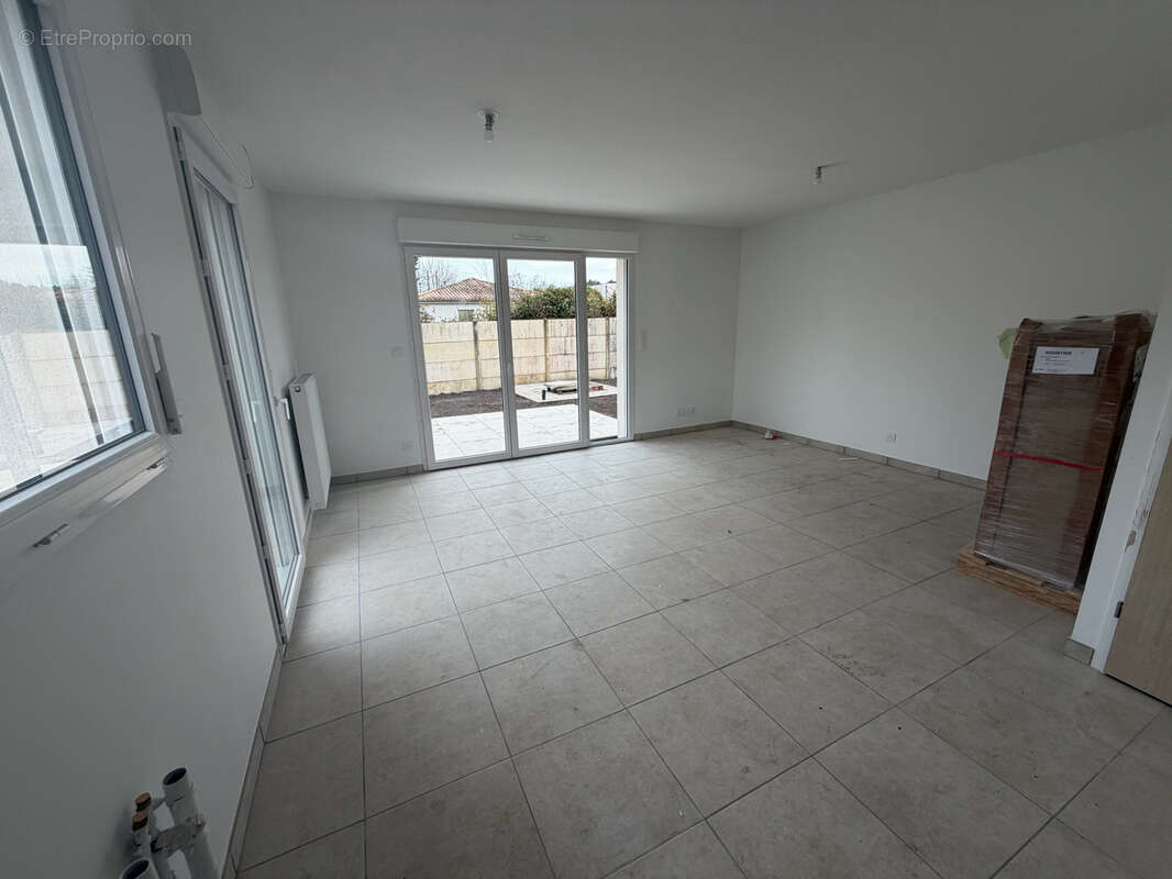 Maison à SAINT-JEAN-D'ILLAC