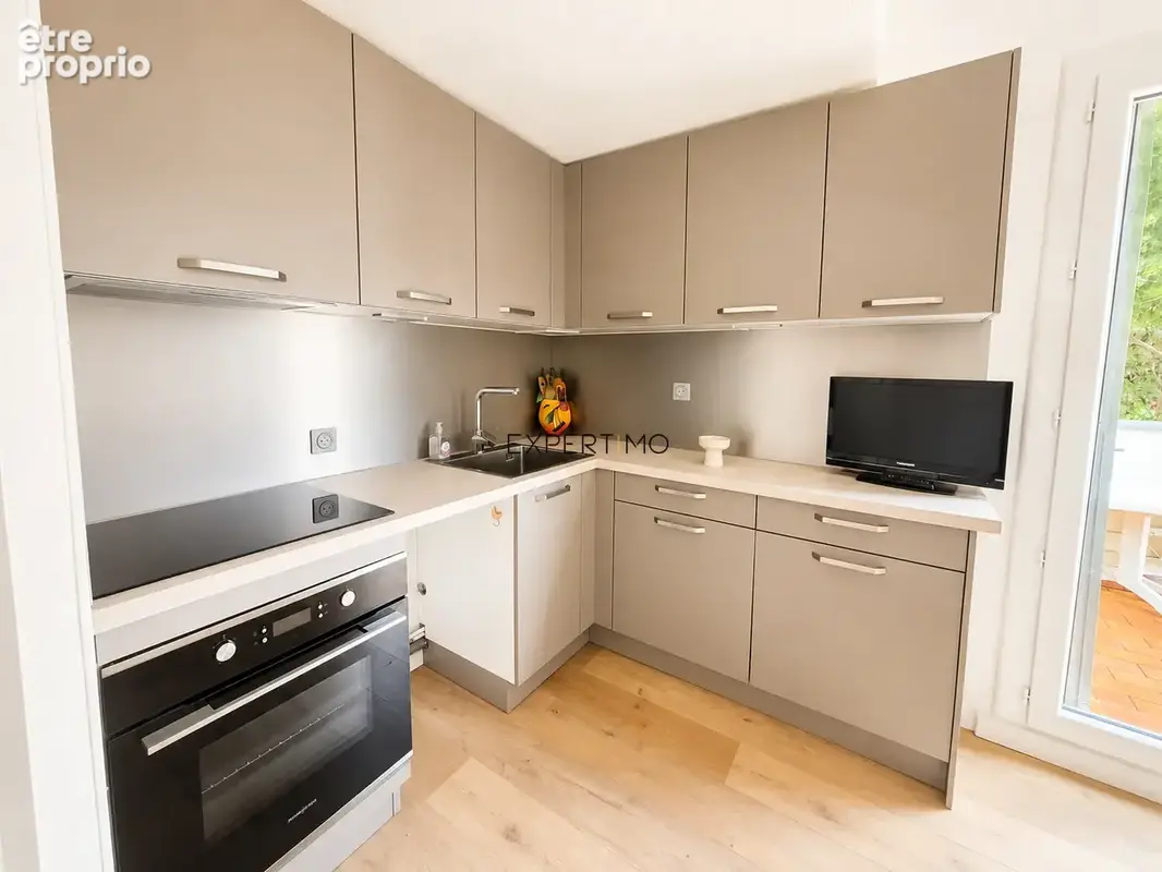 Appartement avec terrasse et parking prive - photo 2