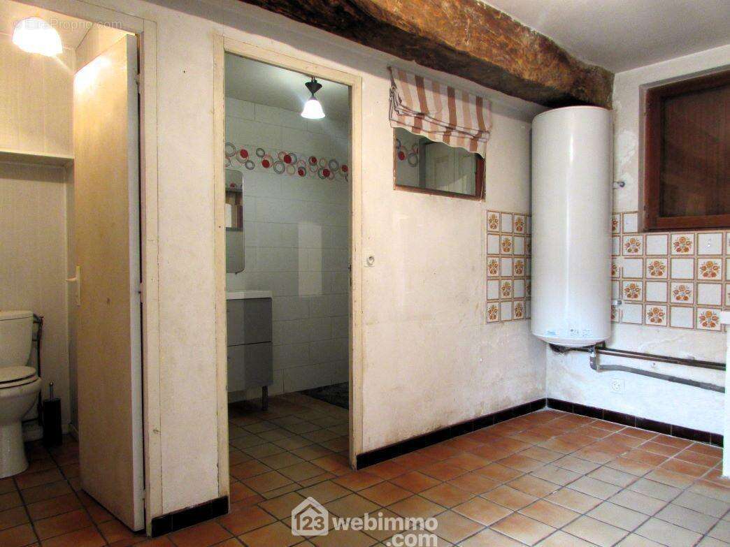 La buanderie avec accès extérieur, - Maison à LUZE