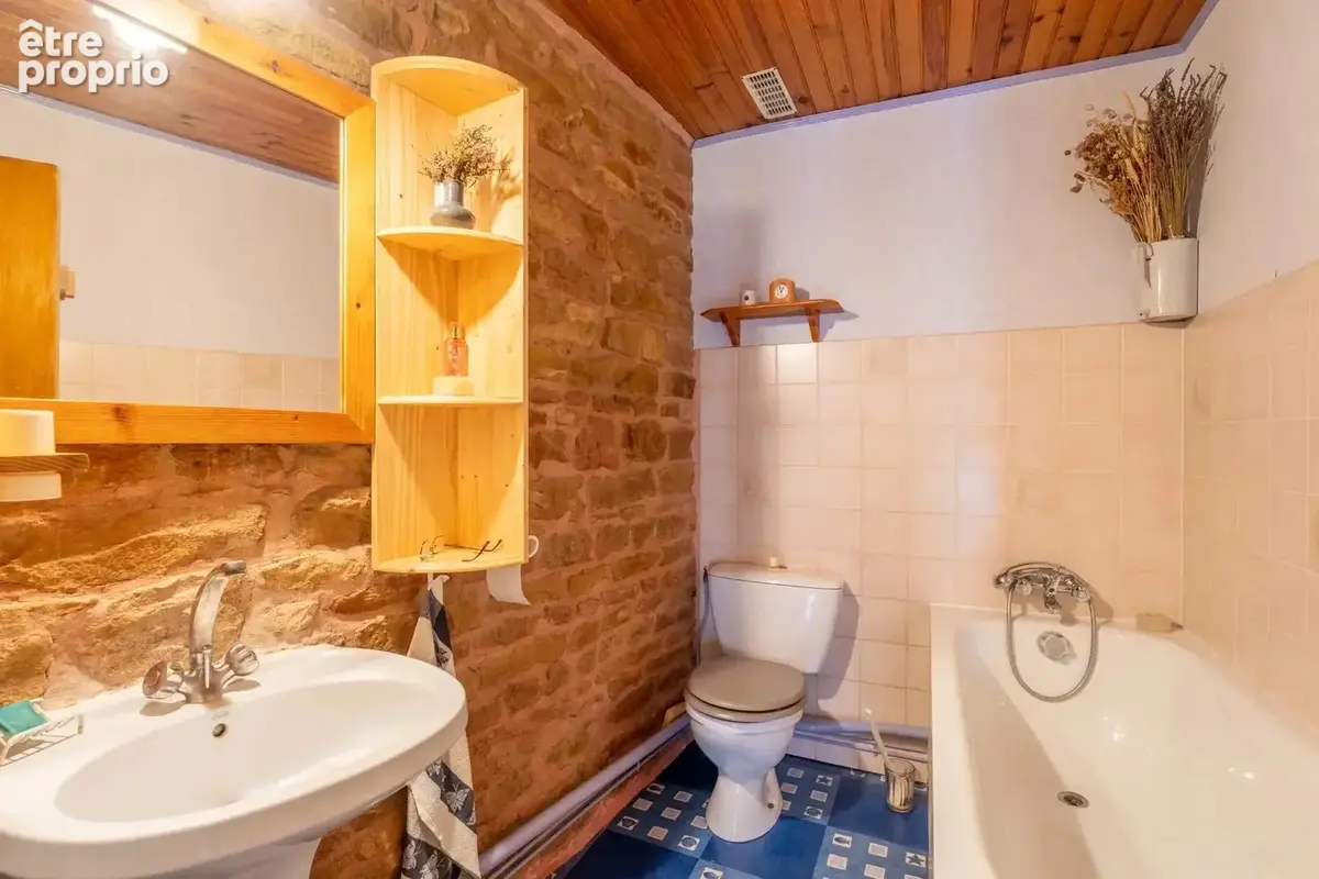 Maison en pierres sur 660 m² de terrain - photo 7