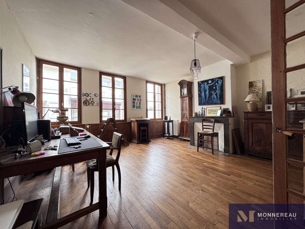 Maison à BARBEZIEUX-SAINT-HILAIRE