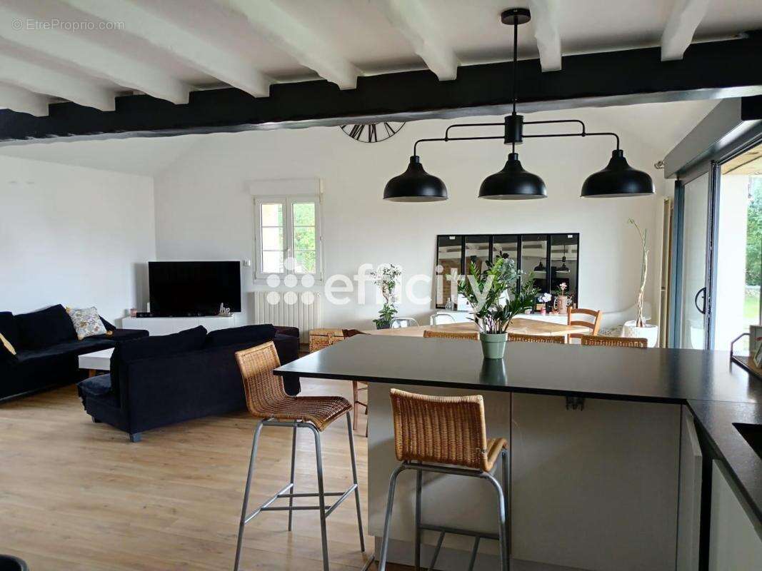 Maison 237 m² à Iteuil  - photo 9