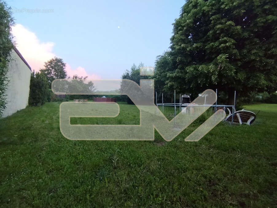 Terrain à COURVILLE