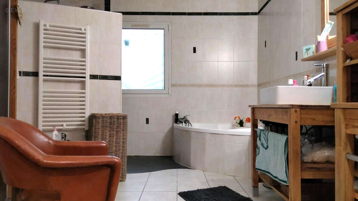 SDB - Maison à MAINE-DE-BOIXE