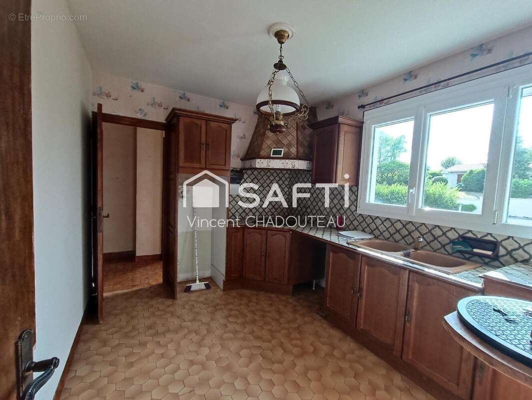 Maison 144 m² à Saint-Amant-De-Boixe  - photo 5