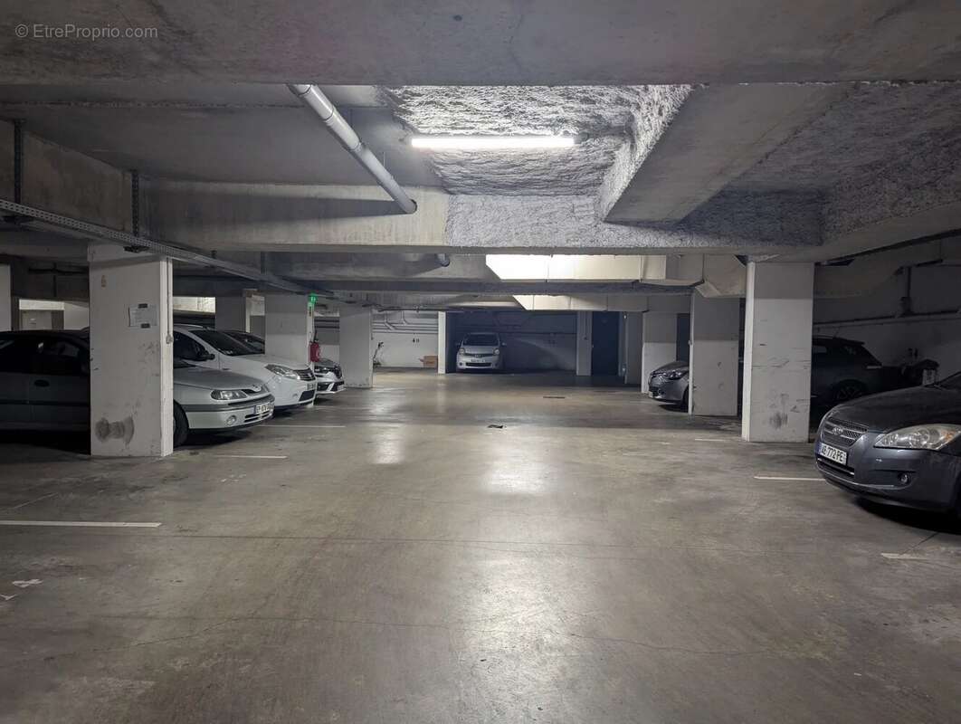 A vendre : parking sous-sol - embouchure/ponts jumeaux - photo 4