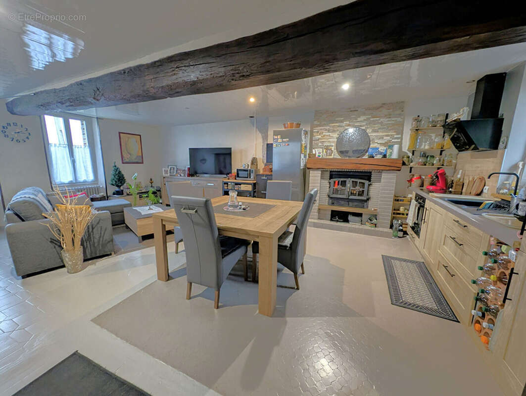 Maison à AILLANT-SUR-THOLON