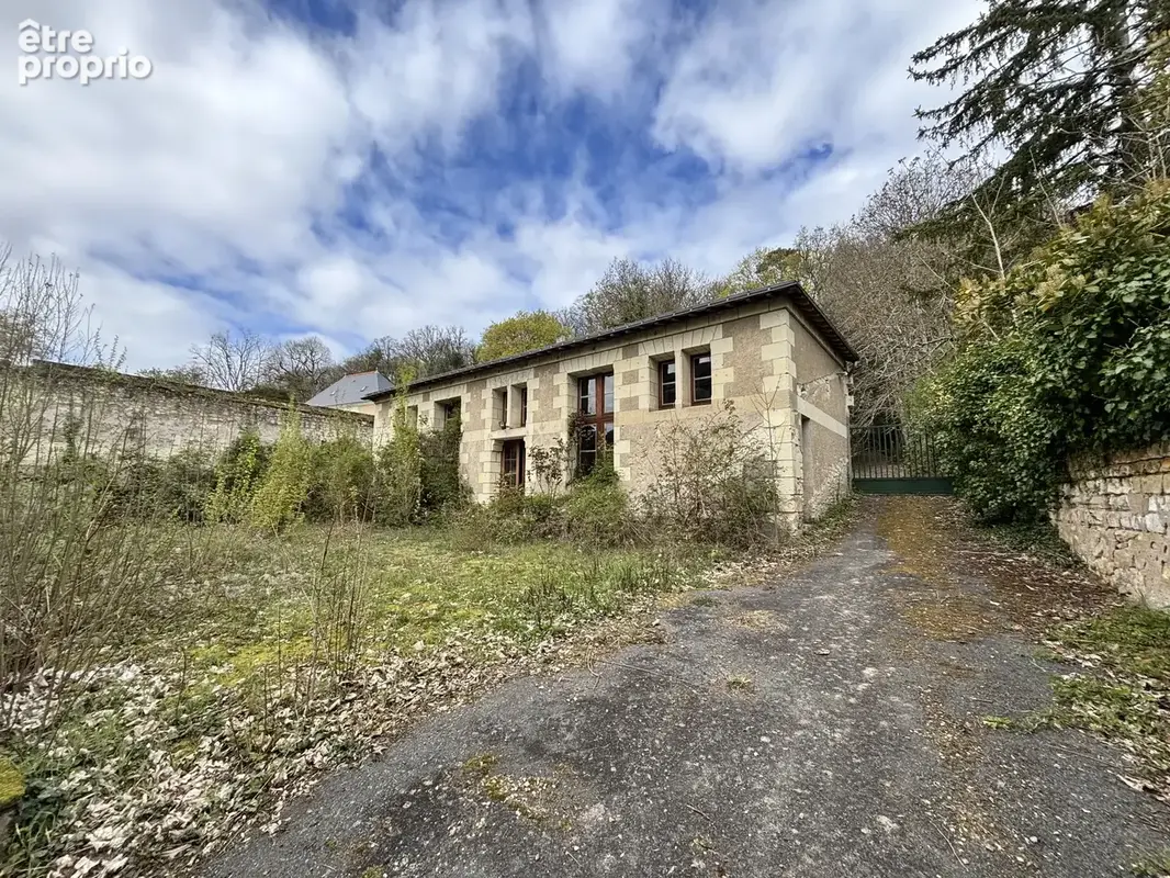 Superbe propriété située en plein centre de Saint-Patrice, offrant de beaux volumes et un fort potentiel. - photo 19