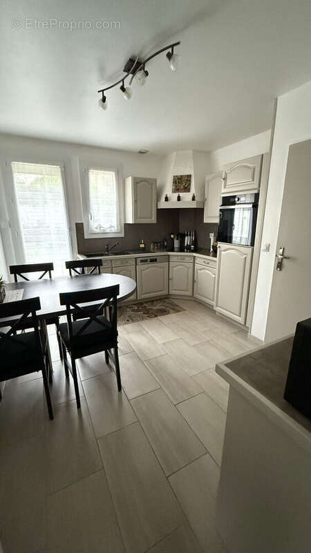 Maison à SAVIGNY-LE-TEMPLE