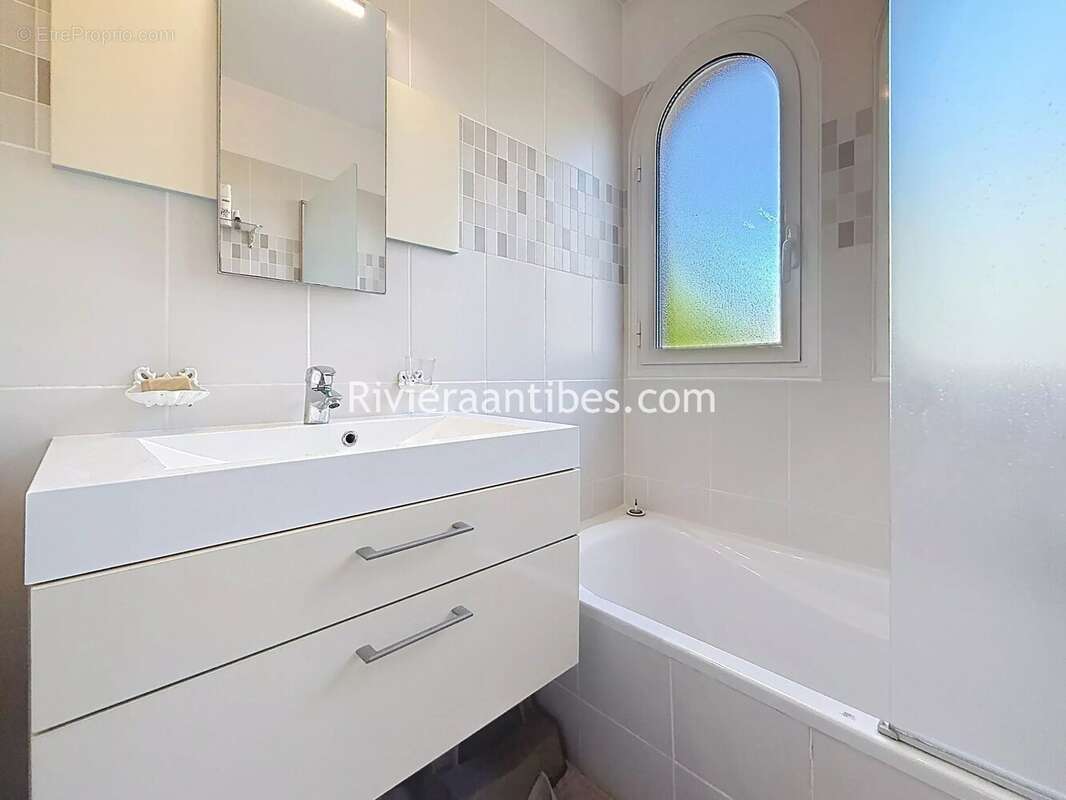 Antibes centre. appartement d'exception 4 pièces. - photo 11