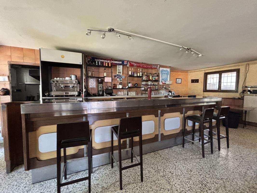 Commerce à RODILHAN